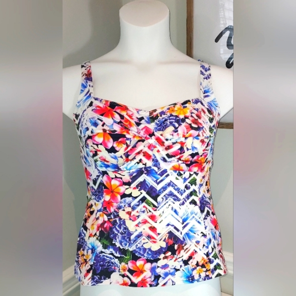 Sunseeker Australia Floral Multicolored Swimtop Size 34DD NWT